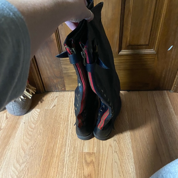 Black Boots. Size 9. Posterior Red with cute design. - Picture 4 of 6